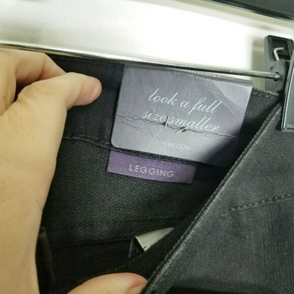 NYDJ NWT Black Skinny Leggings Ski‎ Zipper Pockets Petite Jeggings Size 8P - Picture 3 of 10